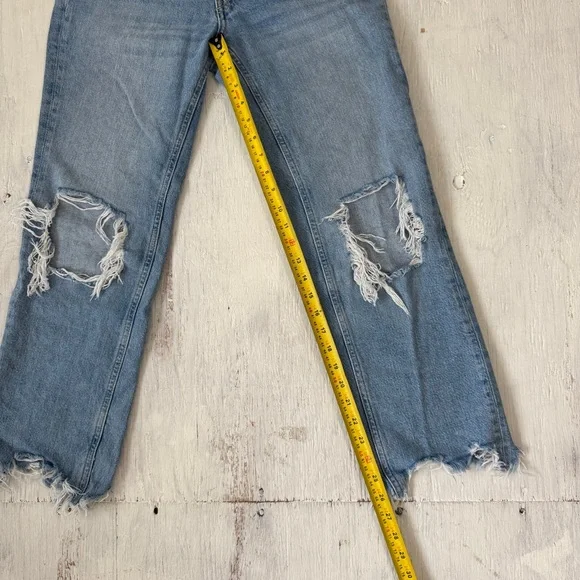 We The Free Maggie Mid Rise Distressed Straight Leg Jeans Light Wash Size 25 FP - Picture 5 of 10